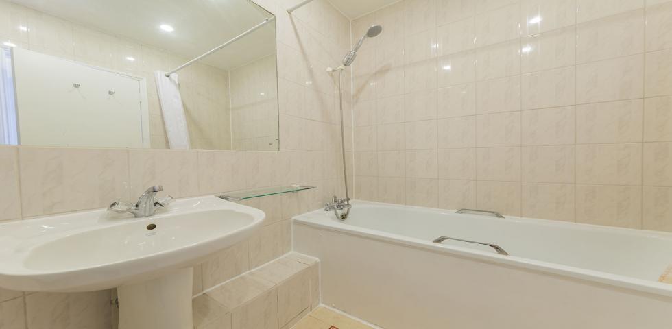 			LET, 2 Bedroom, 1 bath, 1 reception Flat			 Priory Road, WEST HAMPSTEAD